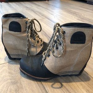 Women’s Sorel lace up wedge